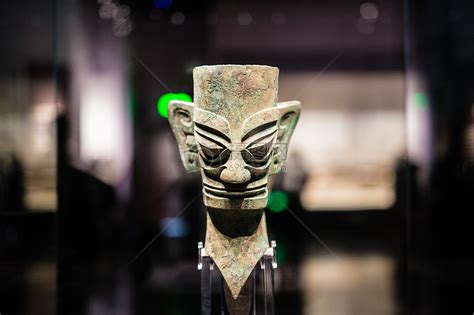 三星堆遗址出土铜兽面具-三星堆与金沙：古蜀文明史上的高峰-图片