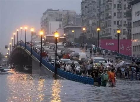 历史上的今天7月21日_2012年中国北京遭受61年未遇的特大暴雨，致使77人死亡，190多万人受灾[1]。