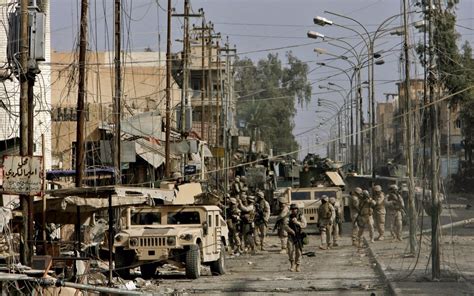 伊拉克战争中美军最大伤亡，竟是自己人打的，30多人因此丧命|伊拉克战争|美军|小分队_新浪新闻
