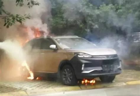 陕西包茂高速40余辆车相撞致3人死亡6人受伤_手机新浪网