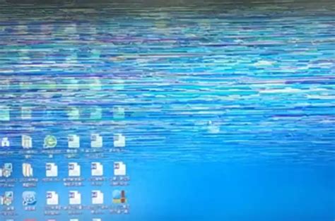 笔记本电脑屏幕出现竖条纹，而且屏幕颜色不正，是怎么回事？