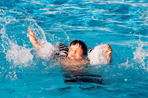 热点回应-江苏疾控：青少年儿童溺水事故进入高发期