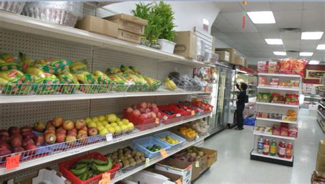 科学网—Danbury， CT出现第一家华人副食品商店 - 黄安年的博文