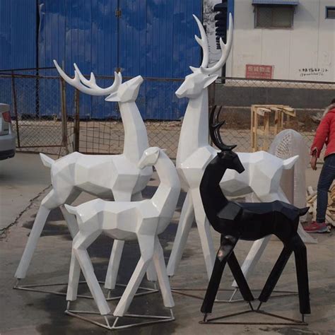 玻璃钢 彩绘鹿_河北翰鼎雕塑集团有限公司