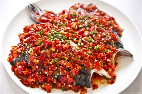 做经典湘菜剁椒鱼头的秘方您知道吗？学会了这道菜可以开饭店了