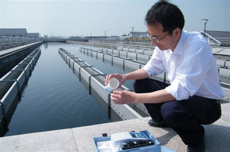 工作人员检测水质 保证市民用水水质达标-大河网