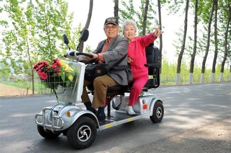 也存安全隐患 老年人该不该骑电动车出行_电动车_电动车新闻-中关村在线