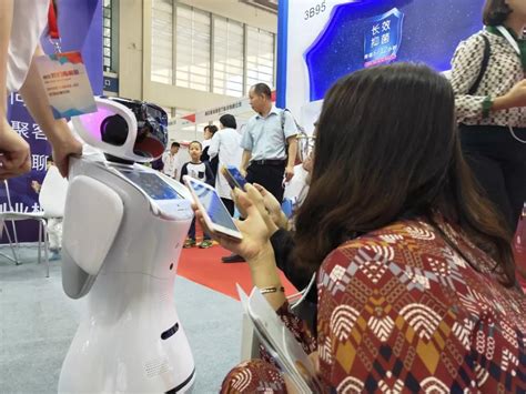 智能机器人=人工智能+机器人技术_行业资讯_名曼机器人官网