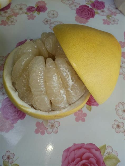 【巧剥柚子皮的做法】巧剥柚子皮怎么做_巧剥柚子皮的家常做法_下厨房