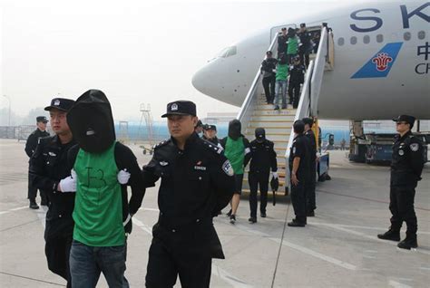 74名涉裸聊敲诈嫌犯从柬埔寨被押回中国