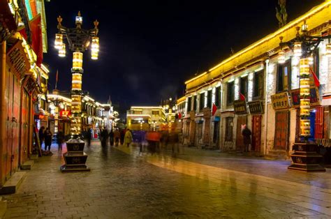 【年味西藏】镜头下的藏历新年拉萨街景|摄影|人文/纪实摄影|CChrisZhang - 原创作品 - 站酷 (ZCOOL)
