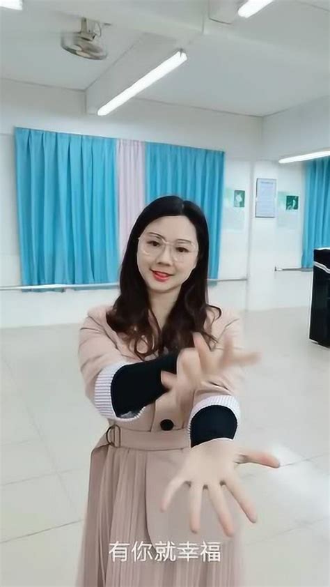 网红校长张鹏飞：带领学生跳曳步舞，被称为全世界最好的校长_腾讯视频