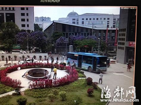 福州：女生晕倒乘客施救 警车开道公交车急奔医院 - 综合资讯 - 文明风