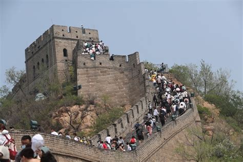 中国特色：八达岭长城日接游客8万 现场拥挤不堪_3DM单机
