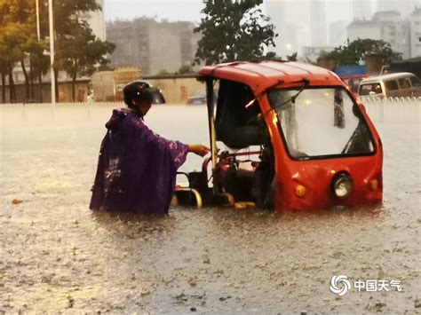 云南昆明市西山区、富民县出现强降雨天气 导致部分道路淹水、塌方，农田不同程度积水-高清图集-中国天气网云南站