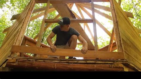 荒野建造：男人3天搭建豪华庇护所，在野外住了1个冬天！第2集_腾讯视频