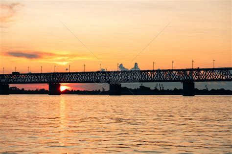 日落时在阿穆尔河上桥俄罗斯高清图片下载-正版图片506161124-摄图网
