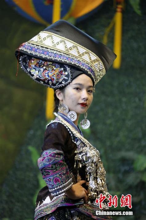 广西靖西民族服饰和民俗表演异彩纷呈