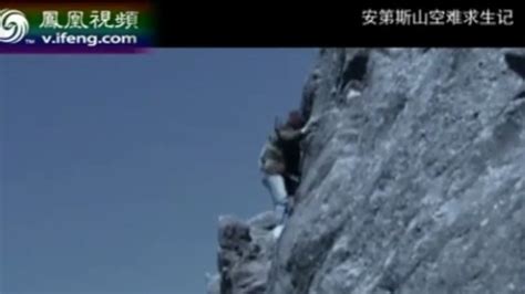 在大自然中攀爬朋友们爬到石头上女孩爬上石头高清图片下载-正版图片505371770-摄图网