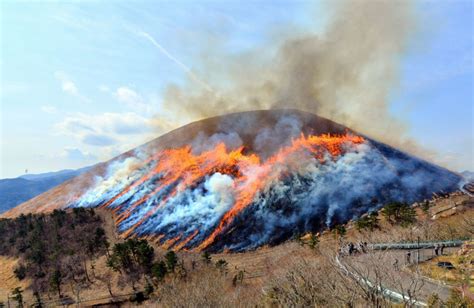 秋吉台大火烧山：你可能从未感受过如此震撼的传统祭典|火烧山|秋吉台|喀斯特_新浪新闻