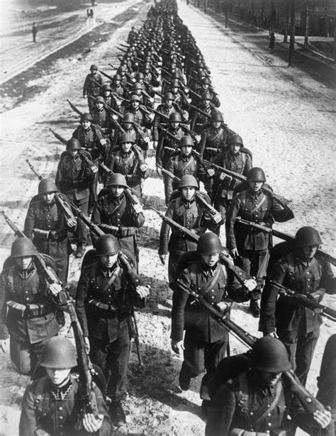 历史上的今天3月16日_1935年纳粹德国宣布实行征兵制，扩充国防军至50万人，从而破坏《凡尔赛条约》规定的10万人数限制。