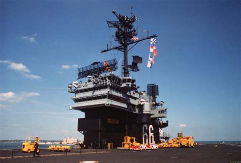 小鹰号是美国海军最后一艘常规动力航母_新浪图集_新浪网