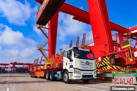 山东港口日照港全自动化集装箱码头投用一周年 船时效率提升26%中国港口官网