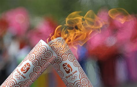 北京奥运会火炬体现中国传统文化的哪些元素?-