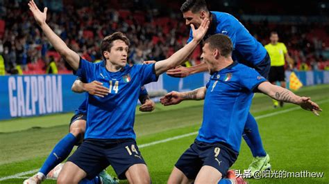 意大利国家队挺进欧洲杯八强，罗马当地球迷街头狂欢庆祝_奥地利