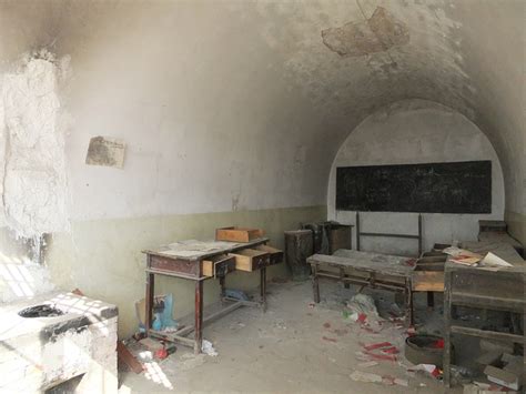 废弃的学校-包图企业站