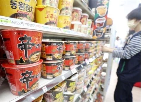 韩国方便面出口破纪录，蔬菜包主要来自中国_凤凰网