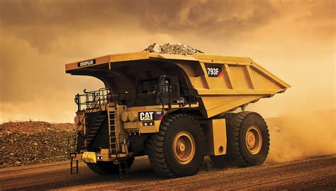 Caterpillar produces 5000th 793 mining truck | MINING.com
