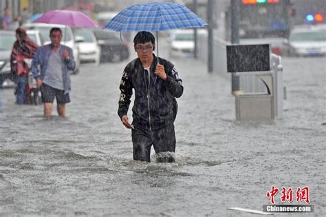 青岛今天上午这场雨下得有多大？来看照片_观海新闻