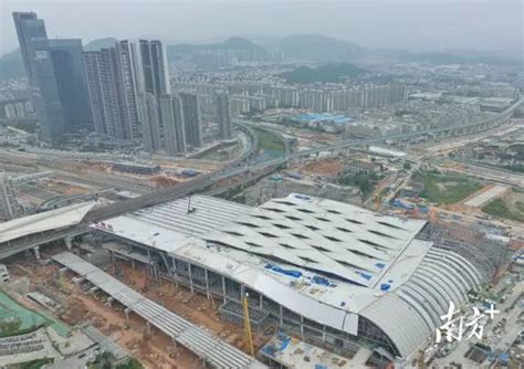 国内罕见！广汕铁路惠城南站钢结构屋盖吊装完成