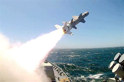 俄罗斯海军试射一枚适应性能极强的新型导弹_凤凰网视频_凤凰网