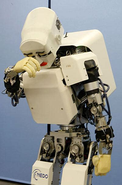 机器人手拿大脑图片-手拿大脑的机器人素材-高清图片-摄影照片-寻图免费打包下载