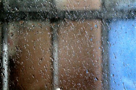 雨中窗上的水滴高清图片下载-正版图片500342294-摄图网