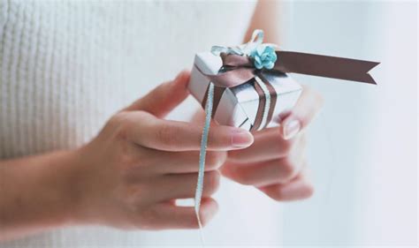 给男生送什么生日礼物好，送这些礼物更难忘_伊秀情感网|yxlady.com