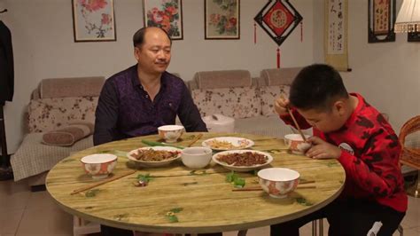 《乡村爱情10（上）》第18集01：广坤看着腾飞吃饭，实属瞎担心_高清1080P在线观看平台_腾讯视频