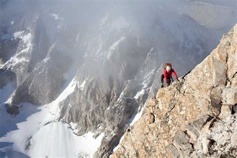 Mountain Guide Falls To Death While Guiding the 13,770