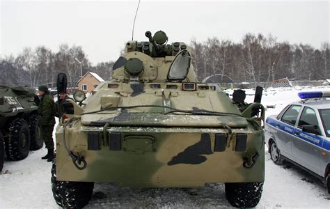 浑身高科技的“蓝领”：Rosomak轮式装甲输送车