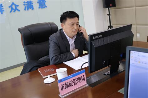 济宁市人民政府 热线工作 11月22日市邮政管理局局长李胜军接听市长公开电话
