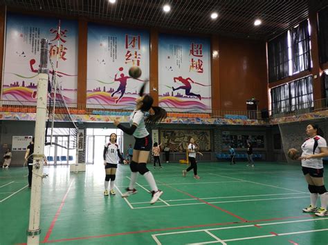 学校女子排球代表队四月训练集锦-学院 体育教学部