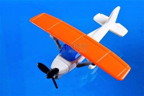 批发新款泡沫电动飞机手抛充电双翼航模回旋飞机模型礼品玩具批发-阿里巴巴