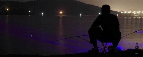 夏季夜钓时的打窝技巧（上）_钓鱼人必看