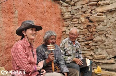 图揭西藏牧区挤奶季 传统作业方式延续千年_坪山新闻网