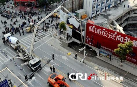 广州：玻璃门爆裂伤人事件频发 如何避免？-荔枝网