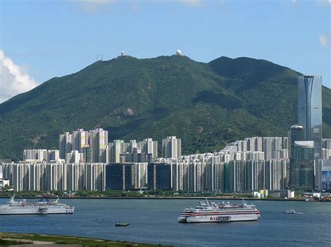香港鲗鱼涌旧住宅区过度拥挤的房屋景观高清图片下载-正版图片506161925-摄图网