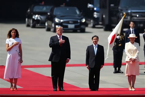 特朗普见日本天皇夫妇：仅握手表示尊敬_凤凰网
