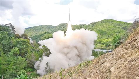 解放军常规导弹首次穿越台岛 三峡晚报数字报